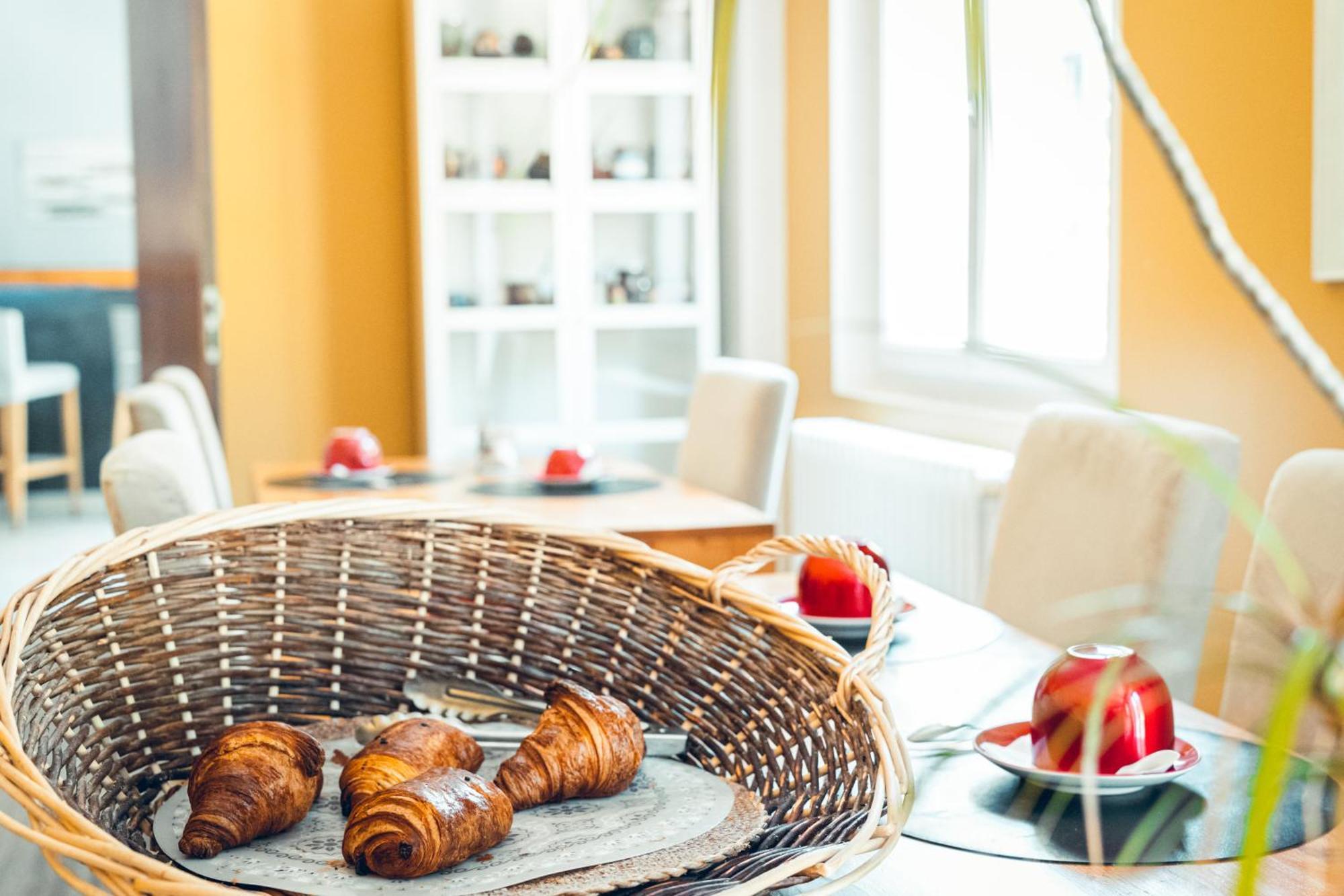Logis Hotel La Magnanerie - Cote Bistro Aubignosc Экстерьер фото