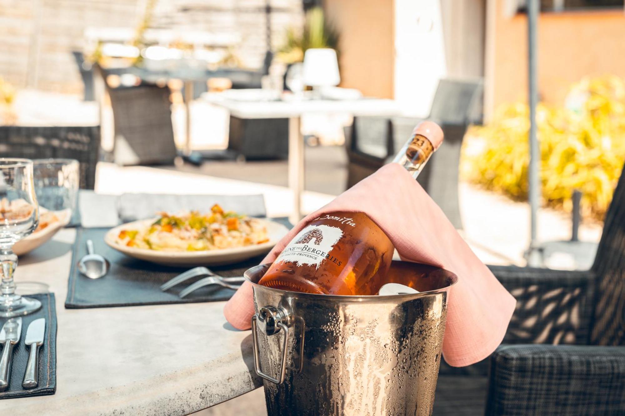 Logis Hotel La Magnanerie - Cote Bistro Aubignosc Экстерьер фото